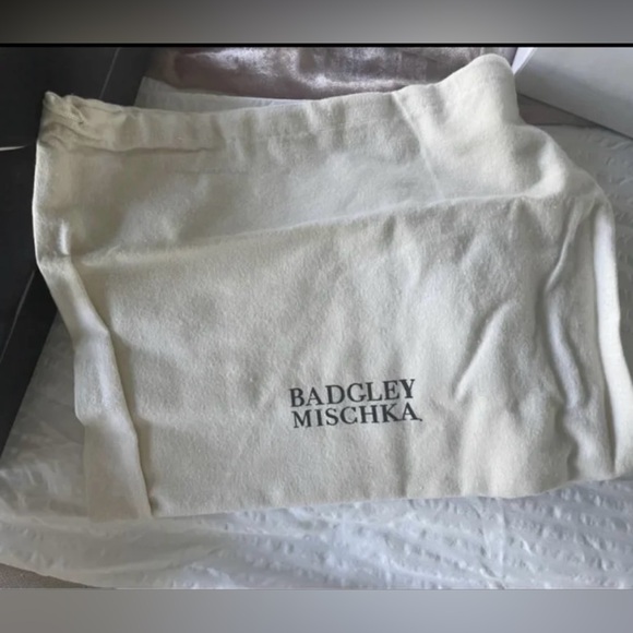 BADGLEY MISCHKA
Cloth heels
10 US
Very good condition - Picture 5 of 5